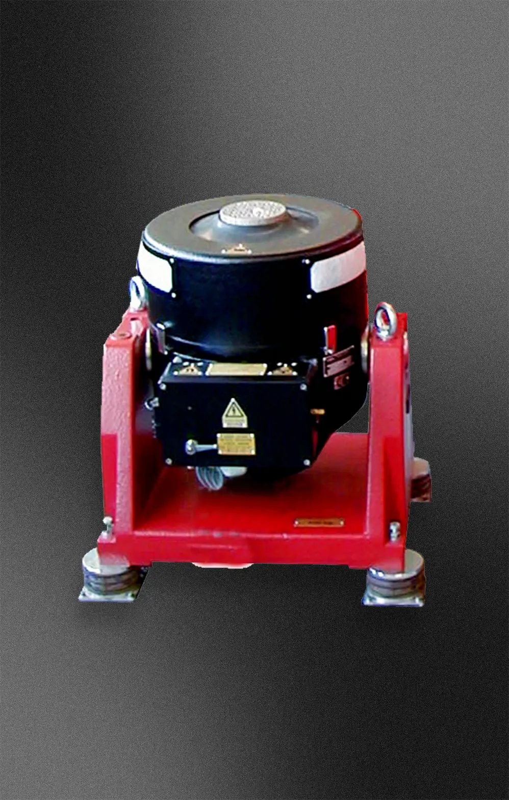 Kompaktes rotes RMS-Prüfsystem mit schwarzem Zentralmodul vor dunklem Hintergrund