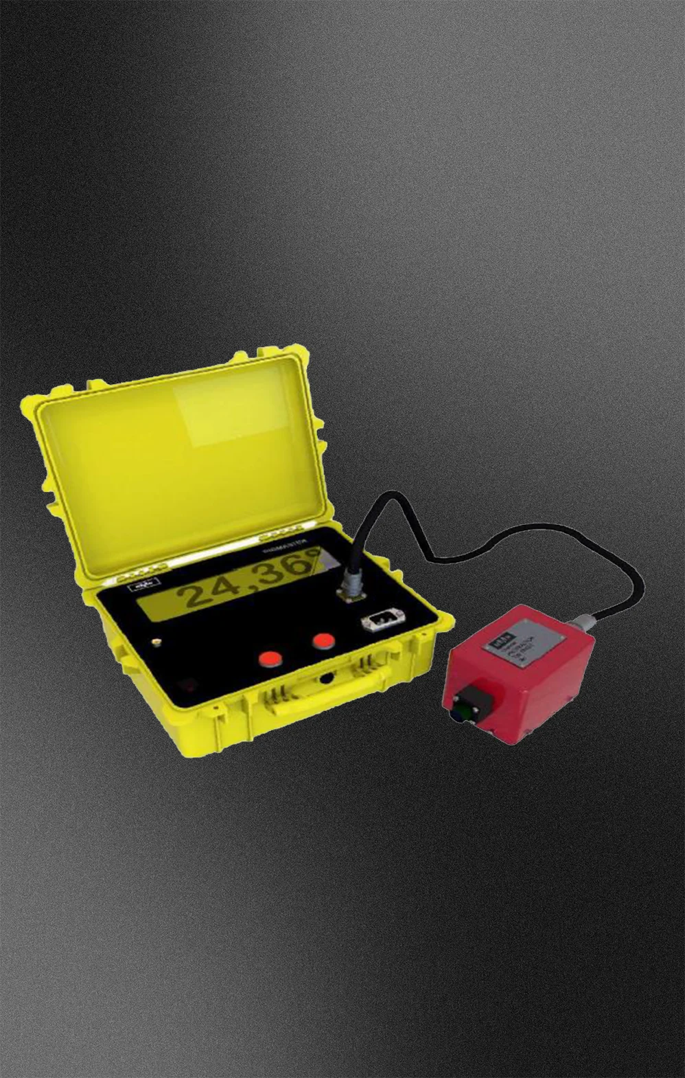 Gelber RMS-Messkoffer mit Display und angeschlossenem rotem Sensormodul vor dunklem Hintergrund